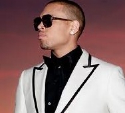 Αντιδράσεις για την εμφάνιση του Chris Brown στα Grammy