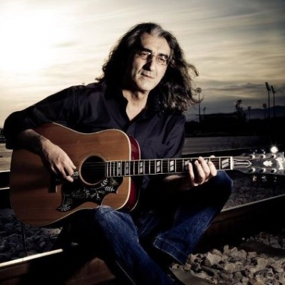 Βασίλης Καζούλλης: έχω γράψει ένα τραγούδι για την κόρη μου κι είναι ένα απ’ αυτά που θα πω στο Σταυρό του Νότου!