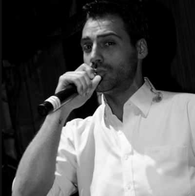 Ο Αλέξανδρος Νότας ξεσήκωσε τον Πειραιά με την ερμηνεία του!