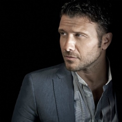 Ο Γιάννης Πλούταρχος σε ρόλο παρουσιαστή!