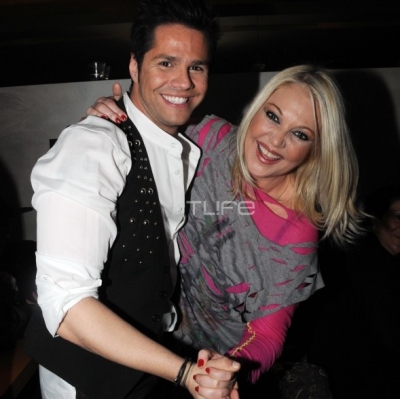 Ο Γιώργος Τσαλίκης συνάντησε τη Ρούλα Κορομηλά σε ένα ξέφρενο πάρτυ!!!