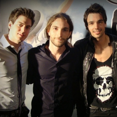 Τα Κόκκινα Χαλιά Live στον athenswebradio.gr!