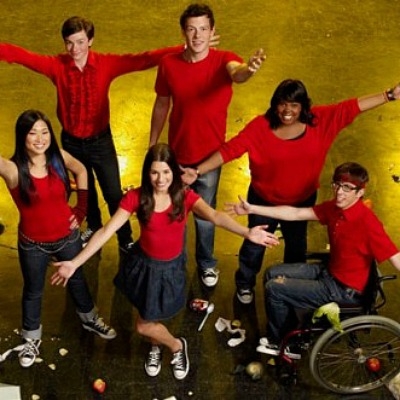 To cast του Glee διασκευάζει Kelly Clarkson