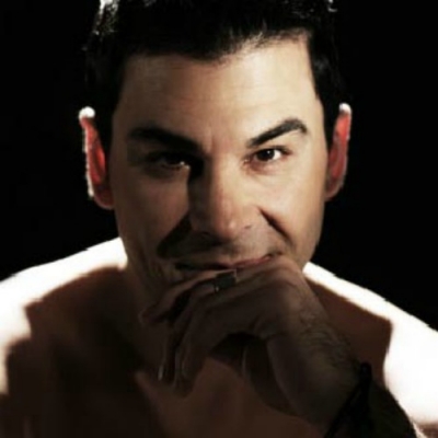 Ο Γιώργος Δούκας τραγουδά ''Δε με αγαπάς''