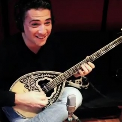 Eurovision 2012: Δες τον Zeljko Joksimovic να παίζει...μπουζούκι!