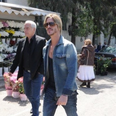 Ο Νίκος Οικονομόπουλος με … μούσι!