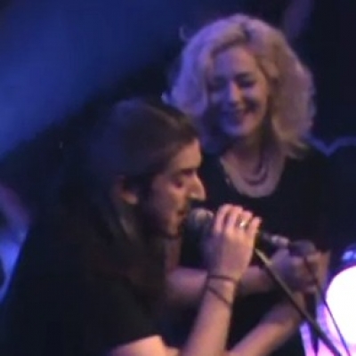 Όταν ο Γιάννης Χαρούλης συνάντησε την Νατάσα Μποφίλου!