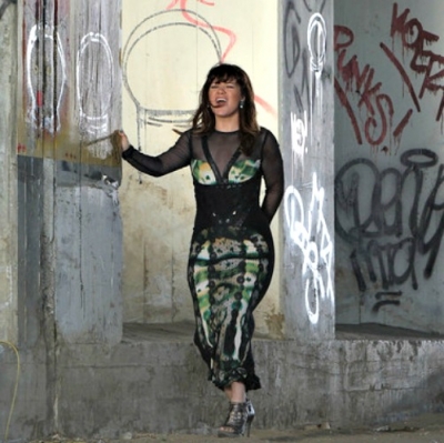 “Dark Side”: στα παρασκήνια του νέου video clip της Kelly Clarkson!