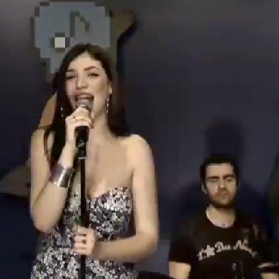 Η Ήβη Αδάμου ερμηνεύει ζωντανά το "La La Love" στο Amita Motion Web Concert!