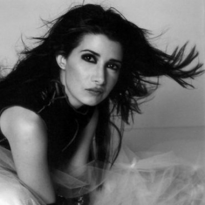 "Μείνε" το νέο video clip της EM.MA