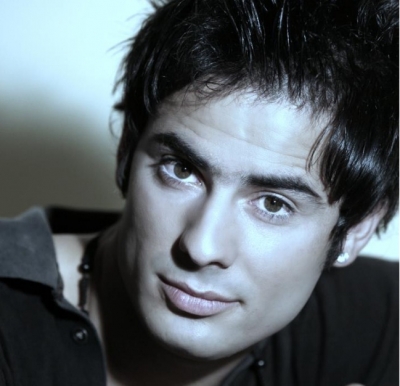 Γνωρίστε το Δημήτρη Καγιά και τα νέα του τραγούδια!