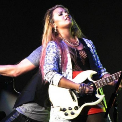 Η Demi Lovato διασκευάζει Chris Brown