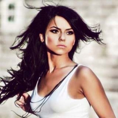 Η Inna τραγουδά ζωντανά το 'Crazy Sexy Wild'