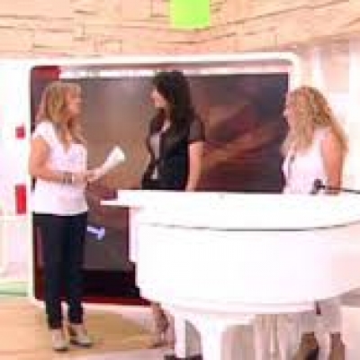 Η Κρινιώ Νικολάου και η Κλέλια Χαρίση ήταν στο «Μες την καλή χαρά»!