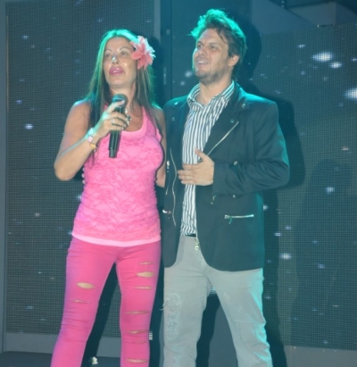 H pink Άντζελα κι ο Μάρκος Σεφερλής διασκέδασαν στο Posidonio!