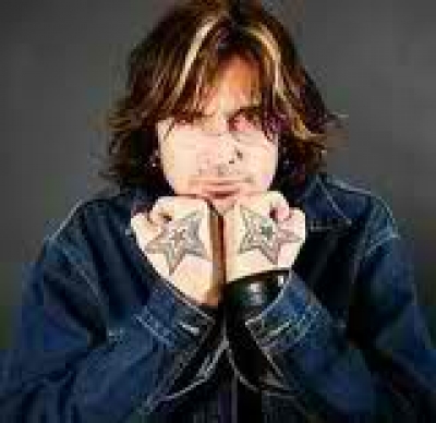 Μανιφέστο ελληνισμού από τον Tommy Lee 