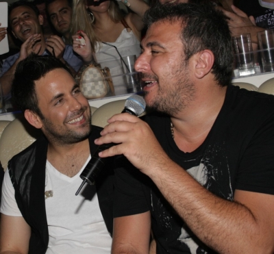 Ο Αντώνης Ρέμος διασκέδασε στο Romeo +!