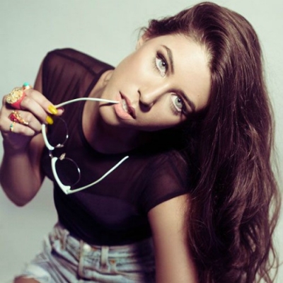 ''Πόσες χιλιάδες καλοκαίρια'': Το νέο τραγούδι της Demy!