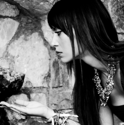 Έρχεται νέο τραγούδι απο τη Μαρία Κορέλλι: "Κοντά μου" !