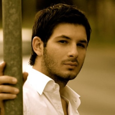 Γιώργος Περρής: «Κάθε τραγούδι είναι μία ξεχωριστή, αληθινή ιστορία. Είναι κομμάτια του εαυτού μου.»