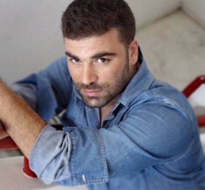 Γνωρίστε τον Παντελή Παντελίδη μέσα από την αγαπημένη επιτυχία του "Δε ταιριάζετε σου λέω"!