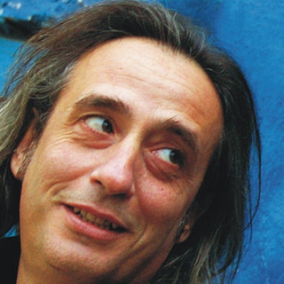 Ο Γιάννης Αγγελάκας σε καλοκαιρινή περιοδεία