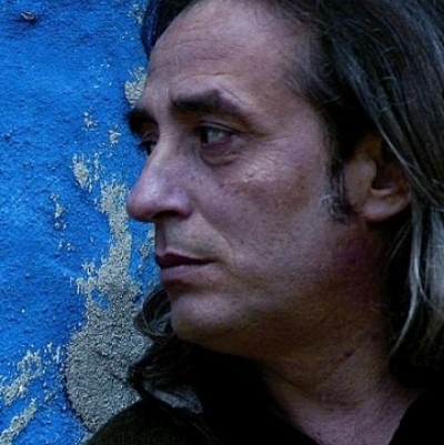 Ο Γιάννης Αγγελάκας τραγούδησε στο Βεάκειο!