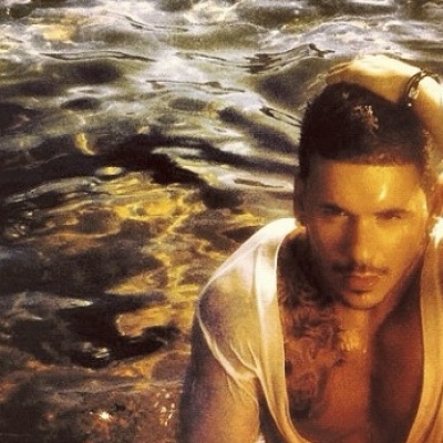 Ο Stan φωτογραφίζεται για το Hello!