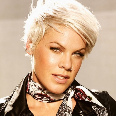 Δείτε φωτογραφίες με την Pink και τη κόρη της να κάνει τα πρώτα της βήματα!