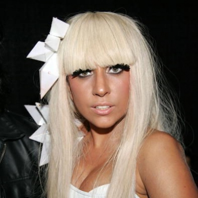 Η Lady Gaga έβαψε τα μαλλιά της σε καστανή απόχρωση… Louis Vuitton!