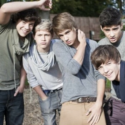 Οι One Direction τραγουδούν γνωστή επιτυχία των Oasis!