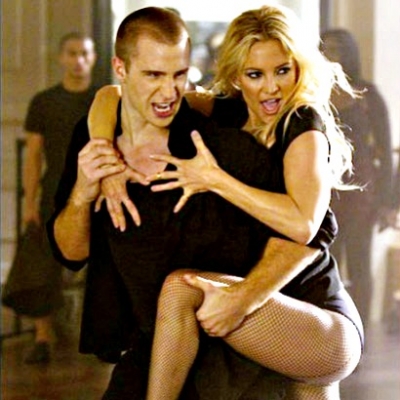 Δείτε την Kate Hudson στην πρεμιέρα του Glee να διασκευάζει Lady Gaga και Jennifer Lopez!