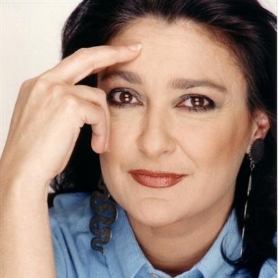 Η Αφροδίτη Μάνου στο Δεύτερο Πρόγραμμα: "Μου αρέσουν οι συνεργασίες, είμαι άνθρωπος της παρέας."