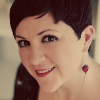 Η Βικτωρία Ταγκούλη στο Βρυσάκι στην Πλάκα 17/9