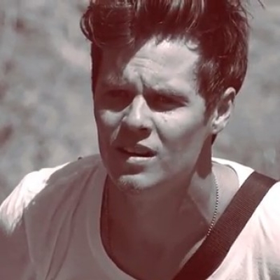 Μετά την Katy Perry ο αδερφός της ακολουθεί τα μουσικά χνάρια της και κυκλοφορεί το πρώτο του βίντεο κλιπ “To You”!