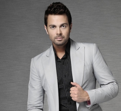 Νέο τραγούδι- Νέες εμφανίσεις για τον Ηλία Βρεττό!