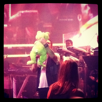 Ο Γιώργος Γιαννιάς έχει χιούμορ και μας το δείχνει επί σκηνής!