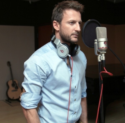 Ο Κώστας Καραφώτης «Ξαφνικά» στο Στούντιο!