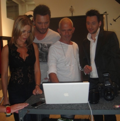 Οι καλλιτέχνες του Vox φωτογραφήθηκαν για την αφίσα λίγο πριν την πρεμιέρα τους!