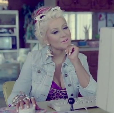 Πιο σκληρή από ποτέ στο νέο της video clip η Christina Aguilera!