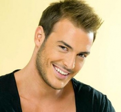 "Τι λες" έχει τίτλο το νέο τραγούδι του Σάκη Αρσενίου... Ακούστε το!