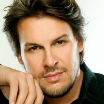 Πάνος Κιάμος: “Τα talent shows σε ανεβάζουν γρήγορα, αλλά άμα κοιτάξεις κάτω θα ζαλιστείς!”