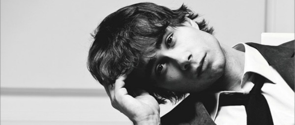 O Alexander Rybak βγαίνει «εκτός εαυτού» στο καινούριο του video clip! 