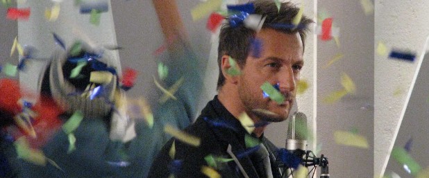 Στα γυρίσματα για το νέο βιντεοκλίπ του Κώστα Καραφώτη «Ξαφνικά»