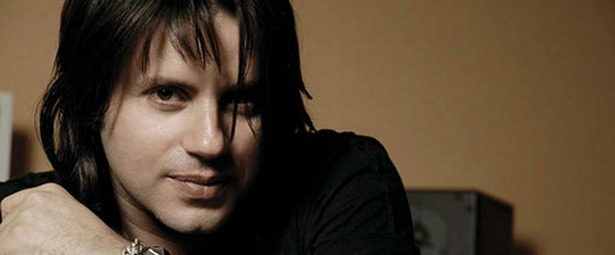 "MELANCHOLIA" | O Δημήτρης Κοργιαλάς επιστρέφει με ολοκαίνουργιο τραγούδι!