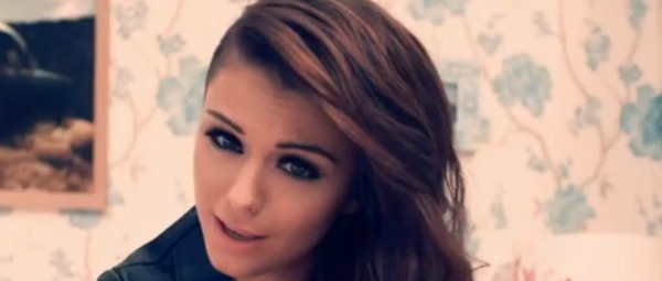 Την επιστροφή της ετοιμάζει η Cher Lloyd