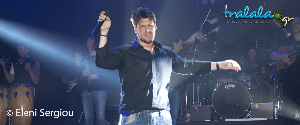 Αποκλειστικό: Ο Πάνος Κιάμος μας αφήνει να «τρυπώσουμε» στην πρόβα τζενεράλε και μιλά για τα μάτια των αναγνωστών του Tralala.gr!