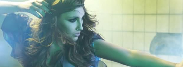 Η Έλενα Παπαρίζου ποζάρει με το...Χριστουγεννιάτικο δέντρο! | Φωτογραφίες