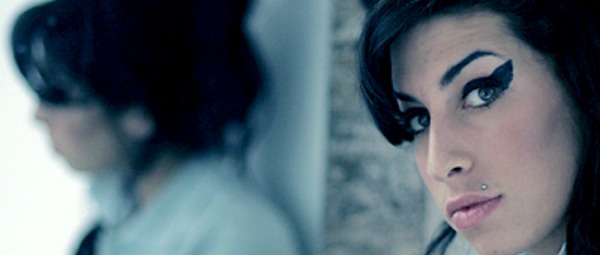 Ο πατέρας της Amy Winehouse  «κατεβάζει» μιούζικαλ αφιερωμένο στη μνήμη της κόρης του