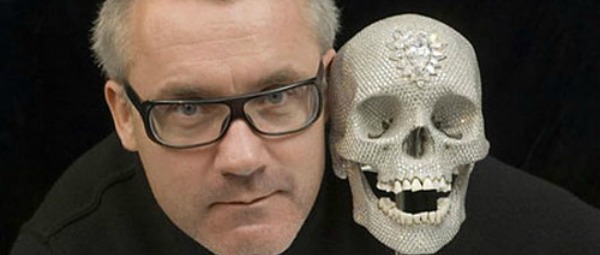 O Damien Hirst θα σχεδιάσει τα αγαλματίδια των Brit Awards